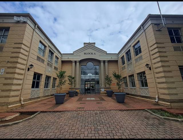 140M² OFFICE TO LET IN DUNKELD WEST